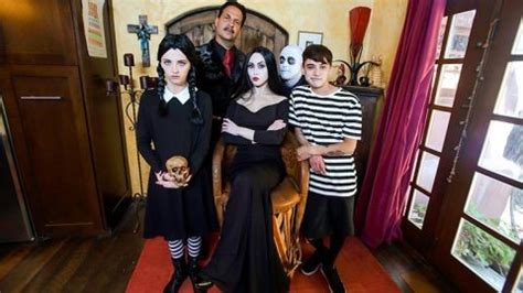 Addams Family Orgy free full length XXX video by Family Strokes。